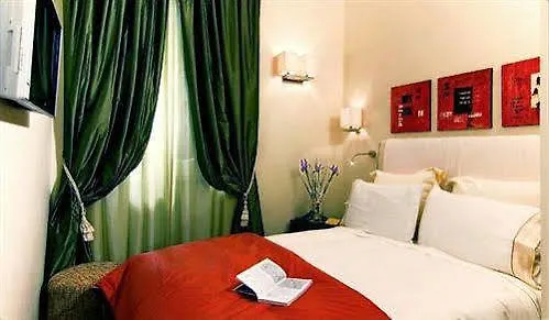 Vivaldi Luxury Rooms Roma Otel